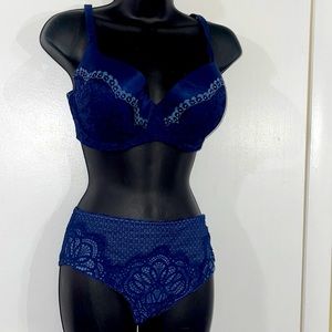 Body by Victoria lined Demi /Demi doublé lace soft bra set NWOT